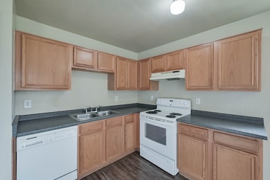 404 Kings Way Dr unit B, Mansfield, TX 76063 - photo 3