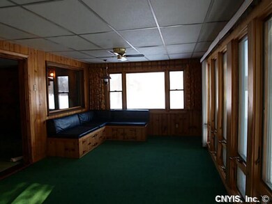 Porch - Enclosed Built in seating
