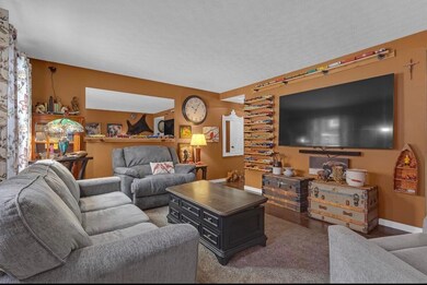 556 Pamlico St, Columbus, OH 43228 - photo 4