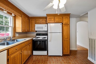 28 Hazen St, Springfield, MA 01119 - photo 4
