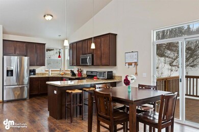 Dining & Kitchen