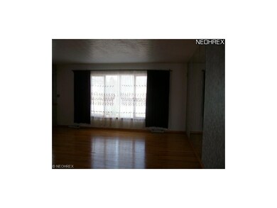Living Room Bay Window Overlooks Front Porch & Yar