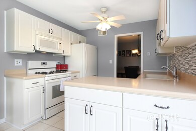 2110 Lancaster Cir unit 201A, Naperville, IL 60565 - photo 3