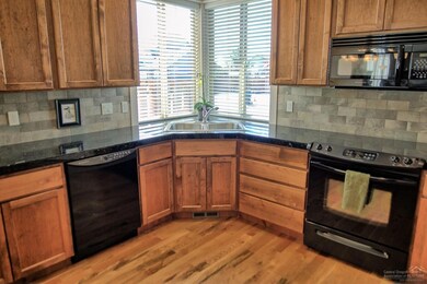 3050 NW 17th St, Redmond, OR 97756 - photo 7