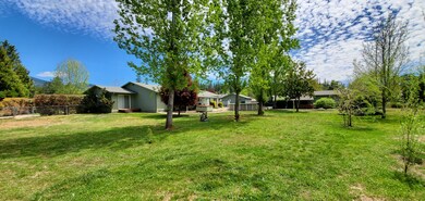 212 Sunbeam Cir, Merlin, OR 97532 - photo 2