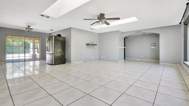 Living area (4)