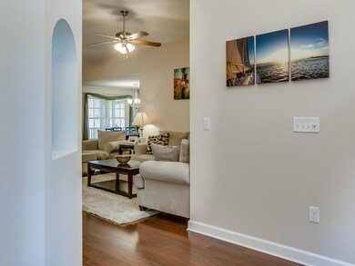 312 Holly St, Johnson City, TN 37604 - photo 2