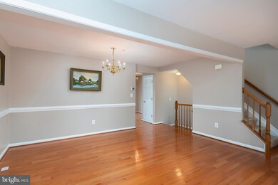 8706 Pine Meadows Dr, Odenton, MD 21113 - photo 3