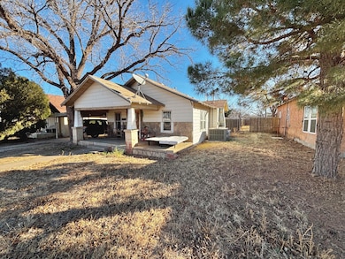 720 S 11th St, Slaton, TX 79364 - photo 2