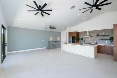 Spacious open living area (5)