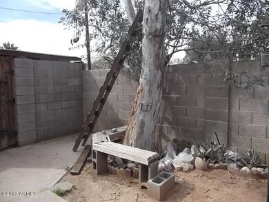 PRIVATE FRONT COURTYARD
