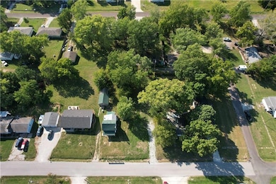 304 Pine St, Lathrop, MO 64465 - photo 4