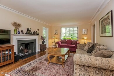 006-Living_Room-1018677-mls
