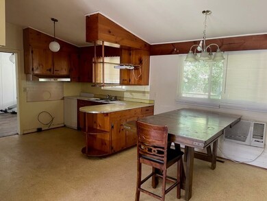 Eat-in Kitchen