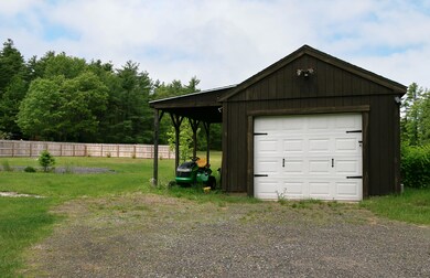 Garage w/Covered Storage