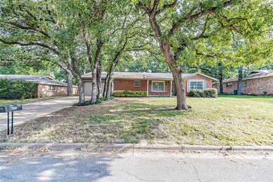 844 Woodcrest Dr, Hurst, TX 76053 - photo 3