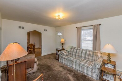 712 Knoll St SE, Cedar Rapids, IA 52403 - photo 2