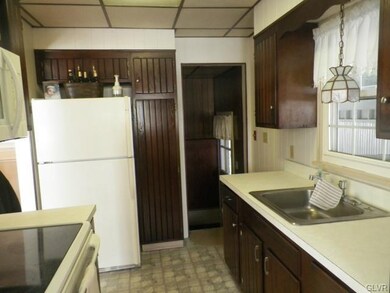 1534 Greenview Dr, Bethlehem, PA 18018 - photo 7