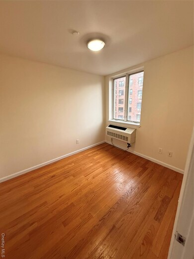 14127 84th Dr, Jamaica, NY 11435 - photo 5