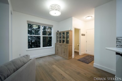 8-web-or-mls-652-cedar-square-st