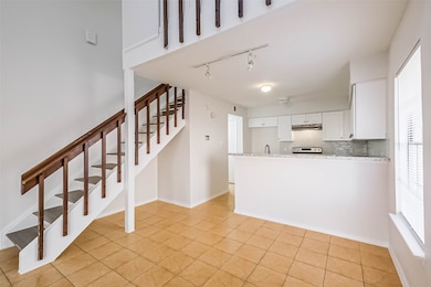 11983 Bob White Dr unit 17-852, Houston, TX 77035 - photo 7