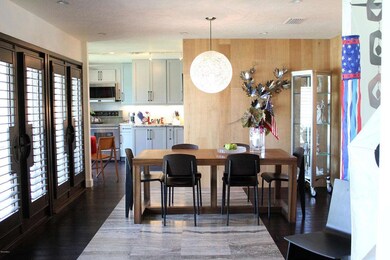 Foyer:Sitting area