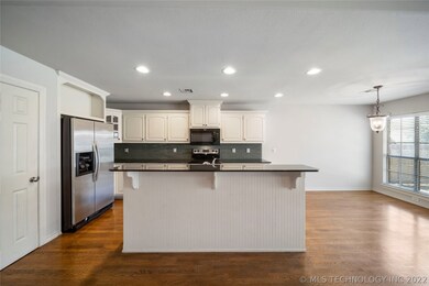 Beautiful kitchen with breakfast nook features har