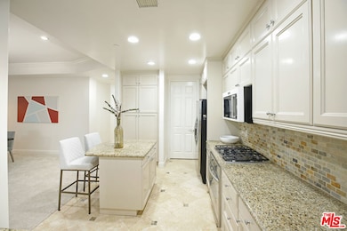 143 N Arnaz Dr unit 204, Beverly Hills, CA 90211 - photo 4