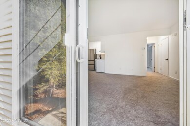 07_9WeaverSt_Unit5_2013_PrivatePatioDoor