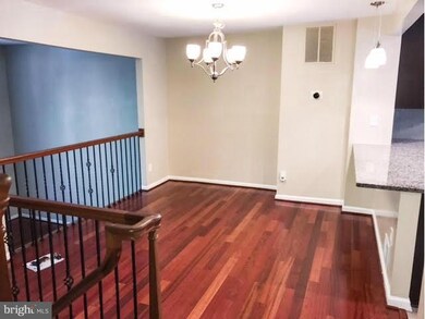 11928 Travistock Ct, Reston, VA 20191 - photo 5