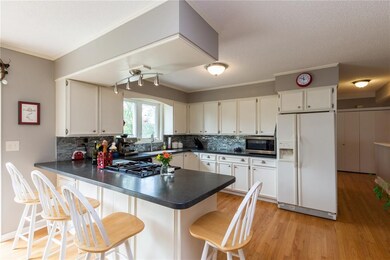 4311 Fox Meadow Dr SE, Cedar Rapids, IA 52403 - photo 6