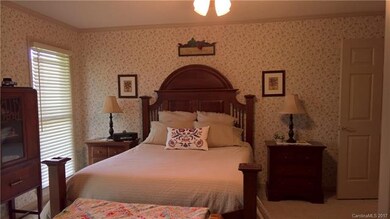 Master bedroom with en suite and large walk-in clo