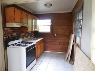 1323 Okema St, Elkhart, IN 46516 - photo 3