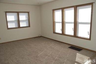 506 W Cleveland Ave, Elkhart, IN 46516 - photo 2