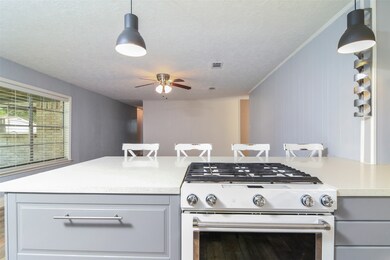 1910 Kings Ln, Alvin, TX 77511 - photo 6