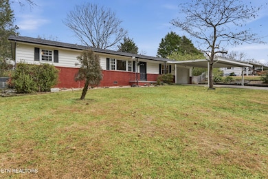 5716 Scenichills Rd, Knoxville, TN 37912 - photo 2