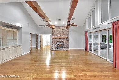 07-FAMILY ROOM