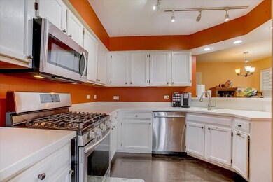 119 Hemstead St unit 35E, Lake Bluff, IL 60044 - photo 5