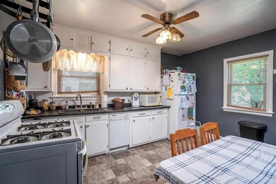 2207 N Howell St, Davenport, IA 52804 - photo 4