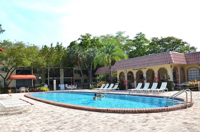 Community-minutes to beach, entertainment, restaurants, highways & more!