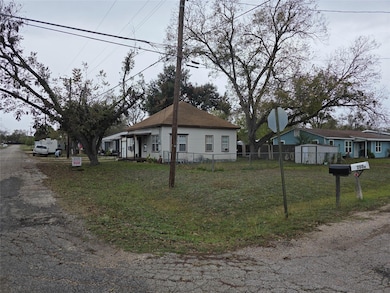 200 W Moerbe St, Thorndale, TX 76577 - photo 2