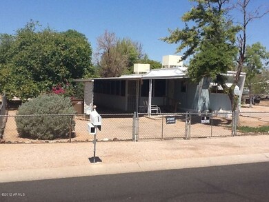 LARGE ARIZONA ROOM AND COVERED PATIO