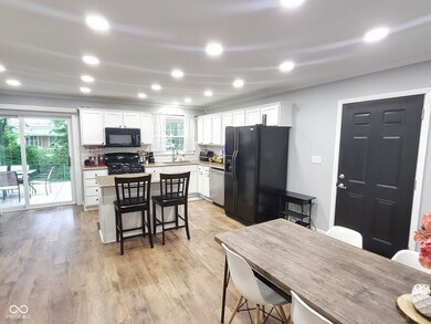 2741 Fairlawn Dr, Columbus, IN 47203 - photo 3