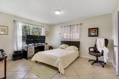 1365 Woodcrest Rd E West Palm-large-007-