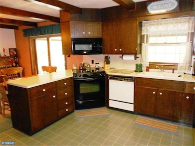 233 Water St, Boyertown, PA 19512 - photo 2