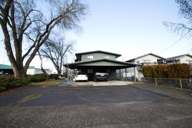 393 S 1st St, Central Point, OR 97502 - photo 2