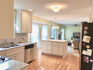 Spacious new open kitchen - New breakfast island w