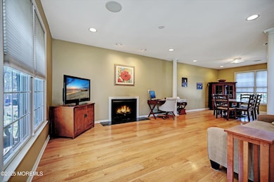 04-Living & Dining Room