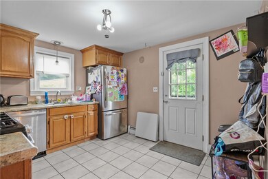 315 Pequot Ave, Warwick, RI 02889 - photo 4