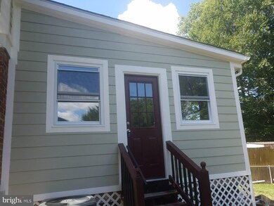 5824 Shoshone Dr, Oxon Hill, MD 20745 - photo 4